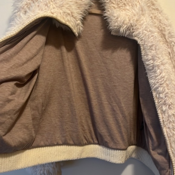 ✨SALE✨ ANGIE | ‘Teddy’ Cream Front Zip Faux Fur Jacket - Picture 14 of 14